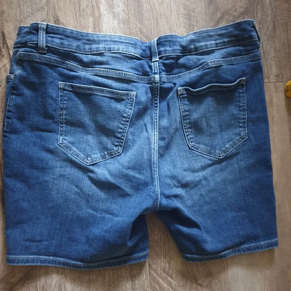 Denver Hayes High Rise Shorts. - Picture 2 of 4